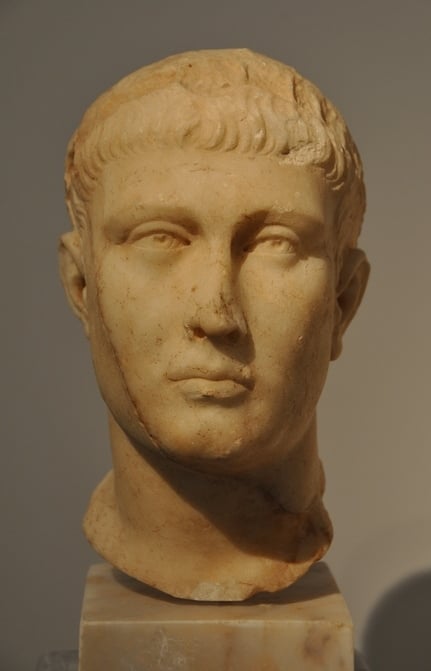 A statue of a person

AI-generated content may be incorrect.